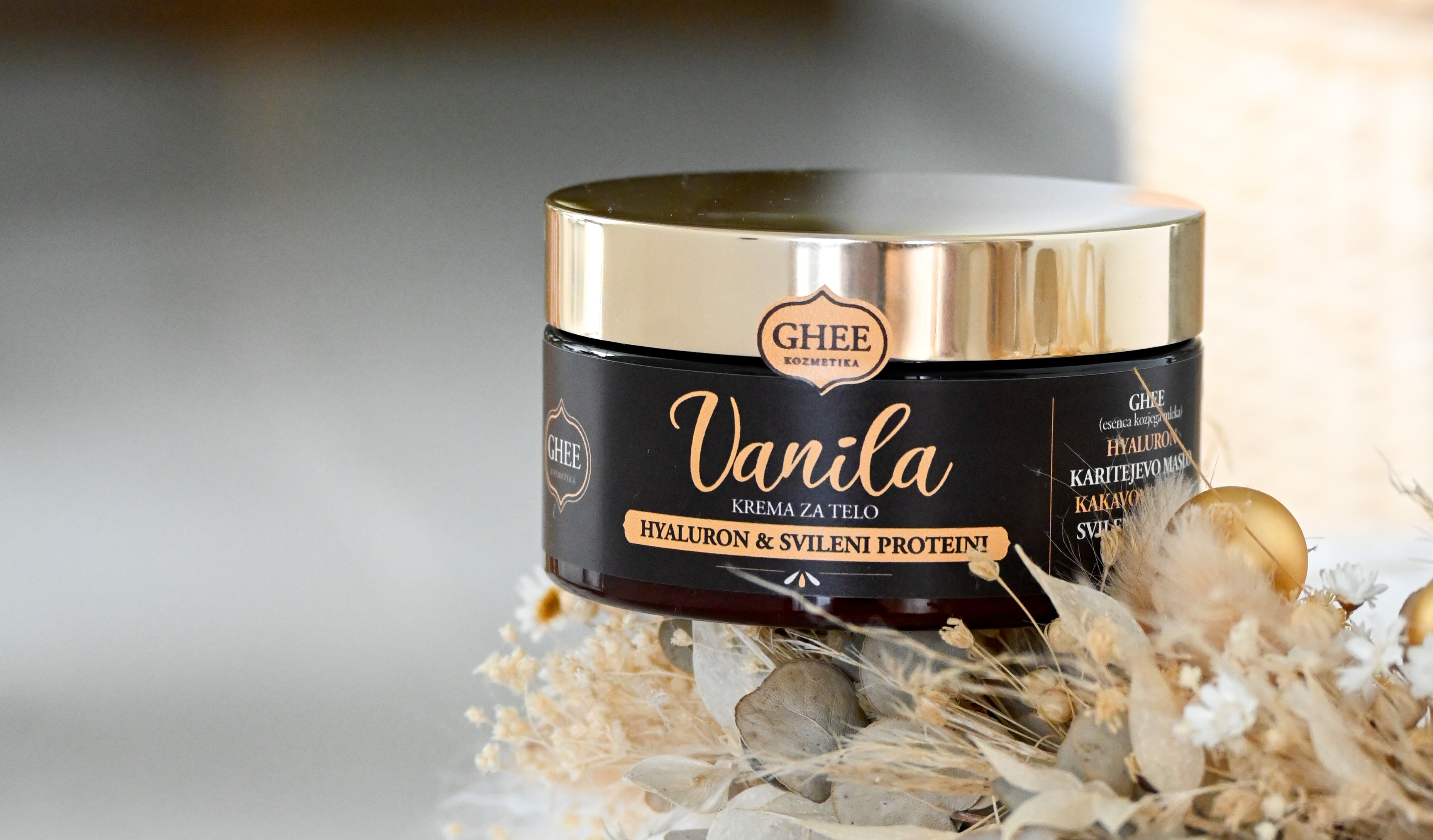 Vanila, krema za telo s hyaluronom in svilenimi proteini 180 g Vanila_krema_za_telo_1